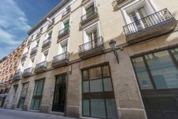 Photography: Facade of the hostel Jaén in the Barrio de las Letras