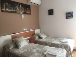 Fotografía: Habitación doble con ducha y lavabo